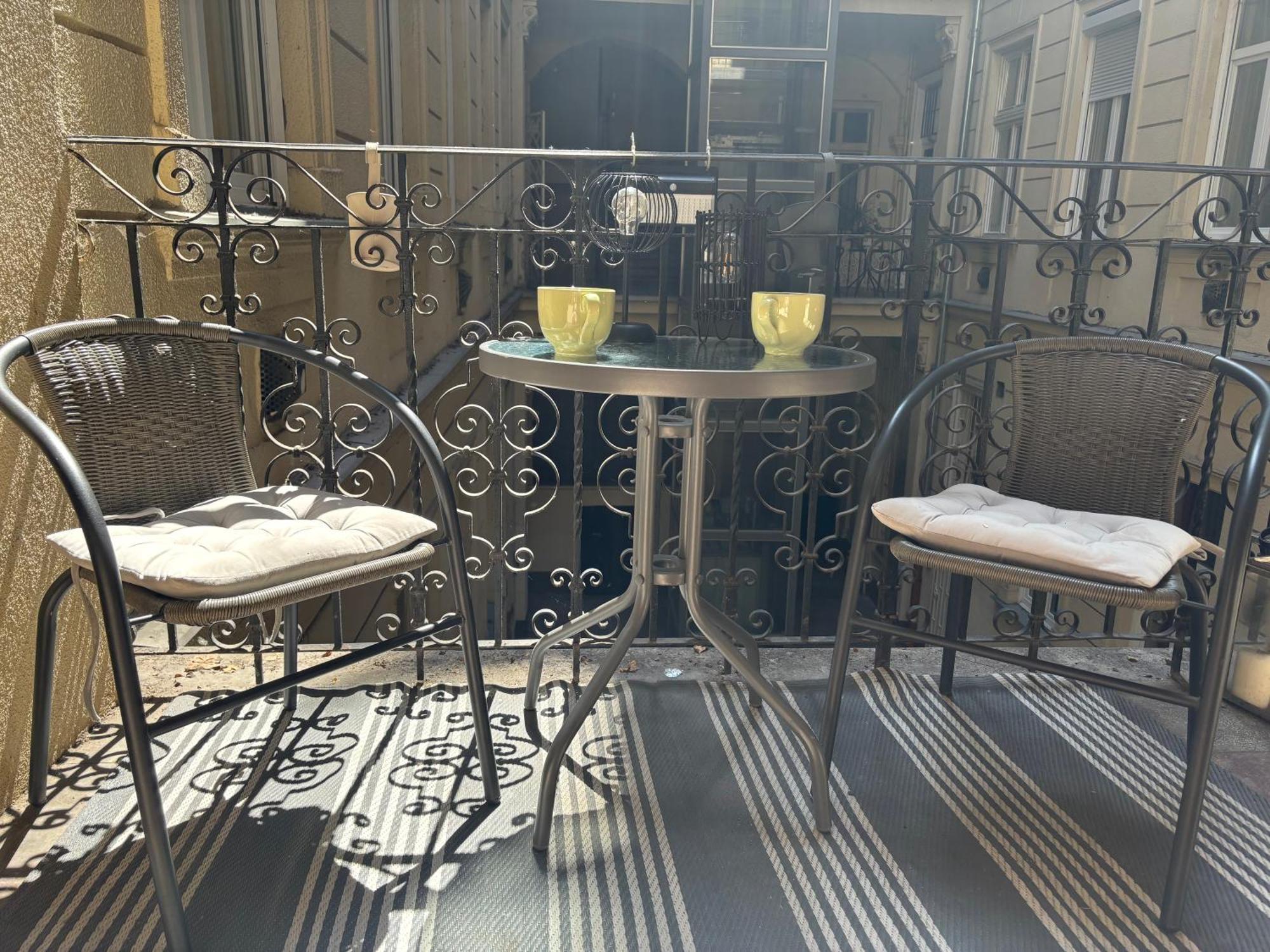 White Luxury Appartement Budapest